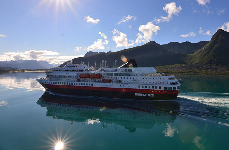 · Hurtigruten Cruise Line ɽϿ MS Trollfjord