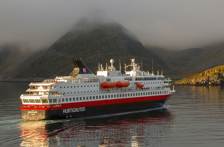 · Hurtigruten Cruise Line Ǻ MS Nordkapp