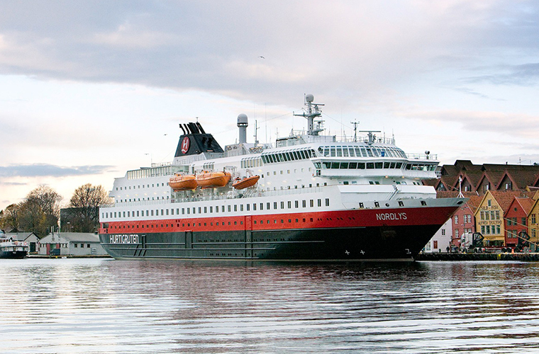 · Hurtigruten Cruise Line  MS Nordlys