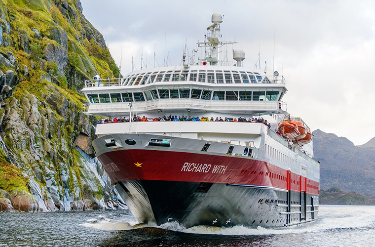 · Hurtigruten Cruise Line Τغ MS Richard With